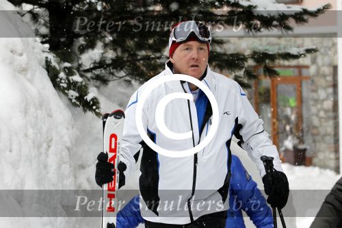 Lech 19 februari 2012
Prinses Maxima arriveert bij hotel Post met prinses Luana en Zaria (rose pak en groene helm) en Prins Willem Alexander en prinses Amalia Ariane en Alexia.
Peter Smulders bv