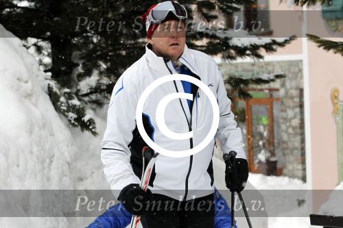 Lech 19 februari 2012
Prinses Maxima arriveert bij hotel Post met prinses Luana en Zaria (rose pak en groene helm) en Prins Willem Alexander en prinses Amalia Ariane en Alexia.
Peter Smulders bv
