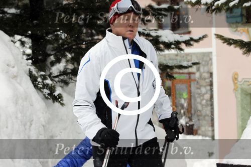 Lech 19 februari 2012
Prinses Maxima arriveert bij hotel Post met prinses Luana en Zaria (rose pak en groene helm) en Prins Willem Alexander en prinses Amalia Ariane en Alexia.
Peter Smulders bv
