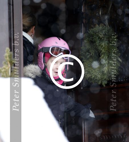 Lech 19 februari 2012
Prinses Maxima Prins Willem Alexander Prinses laurentien Prins Constantin Prinses Mabel Wisse Smit en de prinsesjes Amalia Ariane Alexia Eloise Claus Cazimir Luana en Zaria gaan skien en vertrekken bij Hotel Post.
Peter Smulders bv