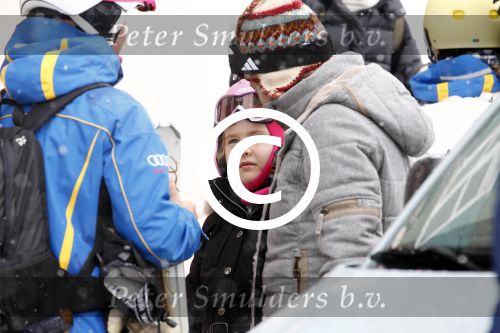 Lech 19 februari 2012
Prinses Maxima Prins Willem Alexander Prinses laurentien Prins Constantin Prinses Mabel Wisse Smit en de prinsesjes Amalia Ariane Alexia Eloise Claus Cazimir Luana en Zaria gaan skien en vertrekken bij Hotel Post.
Peter Smulders bv