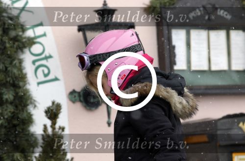 Lech 19 februari 2012
Prinses Maxima arriveert bij hotel Post met prinses Luana en Zaria (rose pak en groene helm) en Prins Willem Alexander en prinses Amalia Ariane en Alexia.
Peter Smulders bv