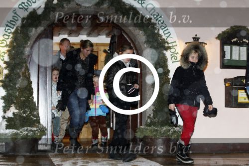 Lech 19 februari 2012
Prinses mabel Wisse Smit en Prins Willem Alexander vertrekken vanuit Hotel Post naar het ziekenhuis in Innsbruck waar Prins Friso ligt na zijn skiongeluk. Prinses Amalia Ariane en Alexia vertrekken met aupair.
Peter Smulders bv