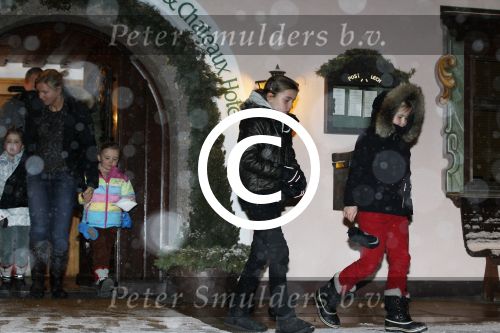 Lech 19 februari 2012
Prinses mabel Wisse Smit en Prins Willem Alexander vertrekken vanuit Hotel Post naar het ziekenhuis in Innsbruck waar Prins Friso ligt na zijn skiongeluk. Prinses Amalia Ariane en Alexia vertrekken met aupair.
Peter Smulders bv