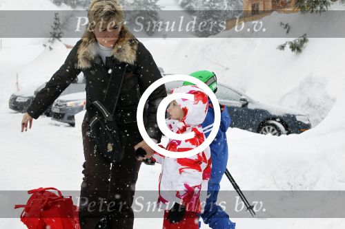 Lech 19 februari 2012
Prinses Maxima Prins Willem Alexander Prinses laurentien Prins Constantin Prinses Mabel Wisse Smit en de prinsesjes Amalia Ariane Alexia Eloise Claus Cazimir Luana en Zaria gaan skien en vertrekken bij Hotel Post.
Peter Smulders bv