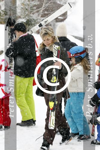 Lech 19 februari 2012
Prinses Maxima Prins Willem Alexander Prinses laurentien Prins Constantin Prinses Mabel Wisse Smit en de prinsesjes Amalia Ariane Alexia Eloise Claus Cazimir Luana en Zaria gaan skien en vertrekken bij Hotel Post.
Peter Smulders bv