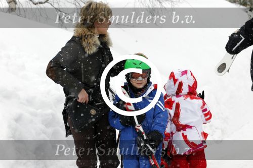 Lech 19 februari 2012
Prinses Maxima Prins Willem Alexander Prinses laurentien Prins Constantin Prinses Mabel Wisse Smit en de prinsesjes Amalia Ariane Alexia Eloise Claus Cazimir Luana en Zaria gaan skien en vertrekken bij Hotel Post.
Peter Smulders bv