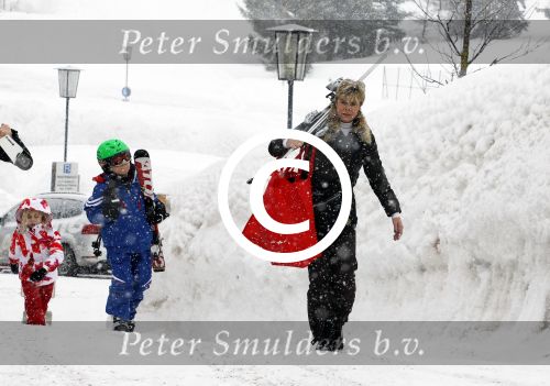 Lech 19 februari 2012
Prinses Maxima Prins Willem Alexander Prinses laurentien Prins Constantin Prinses Mabel Wisse Smit en de prinsesjes Amalia Ariane Alexia Eloise Claus Cazimir Luana en Zaria gaan skien en vertrekken bij Hotel Post.
Peter Smulders bv