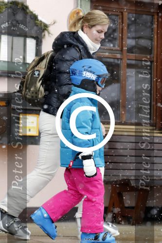 Lech 19 februari 2012
Prinses Maxima Prins Willem Alexander Prinses laurentien Prins Constantin Prinses Mabel Wisse Smit en de prinsesjes Amalia Ariane Alexia Eloise Claus Cazimir Luana en Zaria gaan skien en vertrekken bij Hotel Post.
Peter Smulders bv