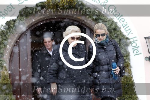 Lech 19 februari 2012
Koningin Beatrix en prinses Mabel Wisse Smit vertrekken vanuit hotel Post met BMW X5 van politie naar ziekenhuis in Innsbruck waar Prins Friso ligt na zijn ski ongeluk.
Peter Smulders bv