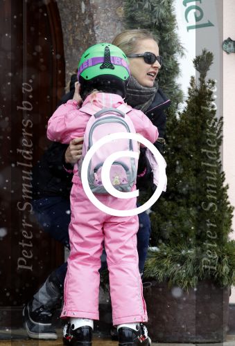 Lech 19 februari 2012
Prinses Maxima Prins Willem Alexander Prinses laurentien Prins Constantin Prinses Mabel Wisse Smit en de prinsesjes Amalia Ariane Alexia Eloise Claus Cazimir Luana en Zaria gaan skien en vertrekken bij Hotel Post.
Peter Smulders bv