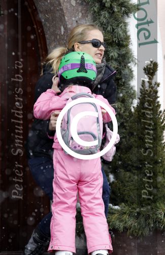 Lech 19 februari 2012
Prinses Maxima Prins Willem Alexander Prinses laurentien Prins Constantin Prinses Mabel Wisse Smit en de prinsesjes Amalia Ariane Alexia Eloise Claus Cazimir Luana en Zaria gaan skien en vertrekken bij Hotel Post.
Peter Smulders bv