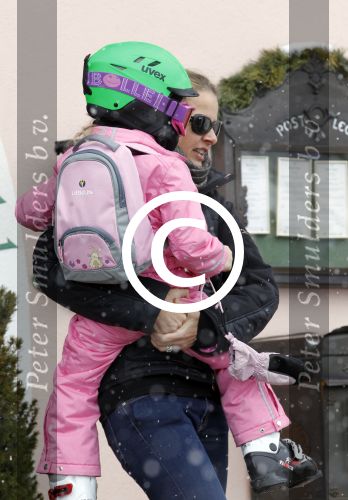 Lech 19 februari 2012
Prinses Maxima Prins Willem Alexander Prinses laurentien Prins Constantin Prinses Mabel Wisse Smit en de prinsesjes Amalia Ariane Alexia Eloise Claus Cazimir Luana en Zaria gaan skien en vertrekken bij Hotel Post.
Peter Smulders bv