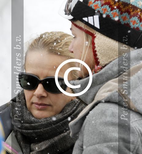 Lech 19 februari 2012
Prinses Maxima Prins Willem Alexander Prinses laurentien Prins Constantin Prinses Mabel Wisse Smit en de prinsesjes Amalia Ariane Alexia Eloise Claus Cazimir Luana en Zaria gaan skien en vertrekken bij Hotel Post.
Peter Smulders bv