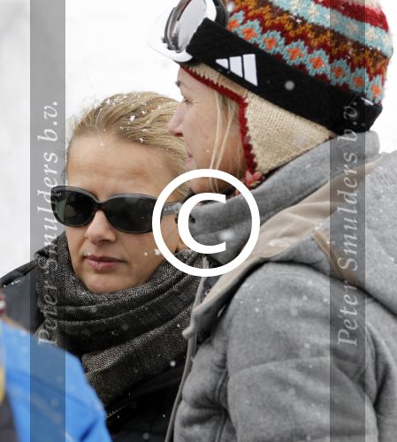 Lech 19 februari 2012
Prinses Maxima Prins Willem Alexander Prinses laurentien Prins Constantin Prinses Mabel Wisse Smit en de prinsesjes Amalia Ariane Alexia Eloise Claus Cazimir Luana en Zaria gaan skien en vertrekken bij Hotel Post.
Peter Smulders bv