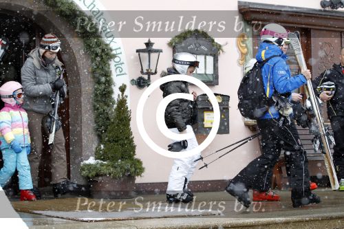 Lech 19 februari 2012
Prinses Maxima Prins Willem Alexander Prinses laurentien Prins Constantin Prinses Mabel Wisse Smit en de prinsesjes Amalia Ariane Alexia Eloise Claus Cazimir Luana en Zaria gaan skien en vertrekken bij Hotel Post.
Peter Smulders bv