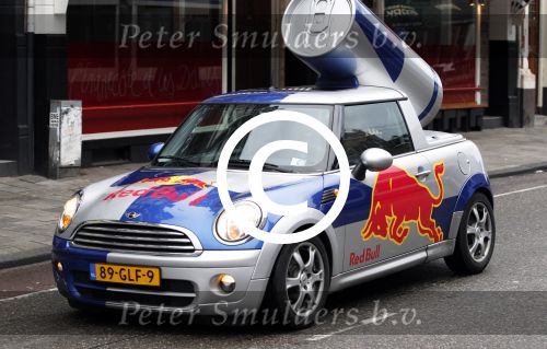 Amsterdam 18 maart 2012
Geert Hoes met zijn nieuwe vriendin Merel bij Dr Fish. Red bull mini cooper
Peter Smulders bv