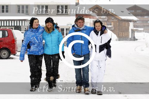 Zurs 26 februari 2012
Rene Natasja Diedier en Maxim froger op skivakantie in Zurs.
Peter Smulders bv