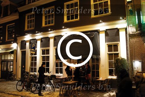 Amsterdam 5 februari 2012
Fabienne de Vries en haar nieuwe vriend betrapt terwijl ze uit restaurant Lion Noir komen.
Peter Smulders bv