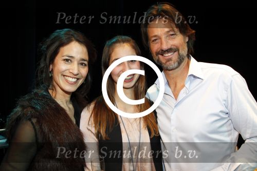 Hoofddorp 6 februari 2012
Premiere eten met vrienden met oa Rick Engelkes Lone v Roosendaal Miryanna v Reeden en Kees Boot in de schouwburg van Hoofddorp. Rick met zijn vrouw en dochter
Peter Smulders bv
