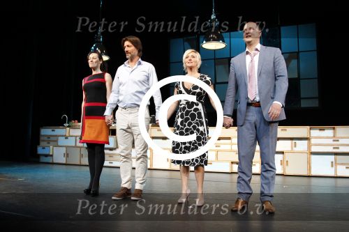 Hoofddorp 6 februari 2012
Premiere eten met vrienden met oa Rick Engelkes Lone v Roosendaal Miryanna v Reeden en Kees Boot in de schouwburg van Hoofddorp.
Peter Smulders bv