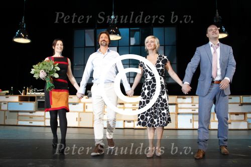 Hoofddorp 6 februari 2012
Premiere eten met vrienden met oa Rick Engelkes Lone v Roosendaal Miryanna v Reeden en Kees Boot in de schouwburg van Hoofddorp.
Peter Smulders bv