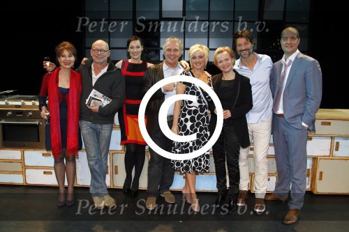 Hoofddorp 6 februari 2012
Premiere eten met vrienden met oa Rick Engelkes Lone v Roosendaal Miryanna v Reeden en Kees Boot in de schouwburg van Hoofddorp. oude cast met Carolien v d Berg Huub Stapel Renee Soutendijk en Sjoerd Pleijsier
Peter Smulders bv