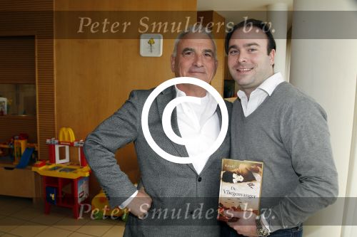Utrecht 3 februari 2012
Rik en zijn zoon Erik Felderhof (uitgever) stellen boeken beschikbaar voor de vrijwilligers van het Ronald Mc Donald huis in Utrecht.
Peter Smulders bv