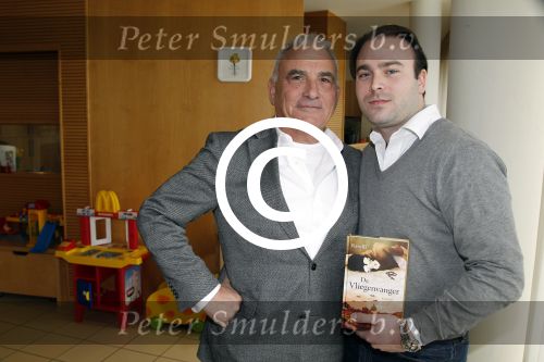 Utrecht 3 februari 2012
Rik en zijn zoon Erik Felderhof (uitgever) stellen boeken beschikbaar voor de vrijwilligers van het Ronald Mc Donald huis in Utrecht.
Peter Smulders bv
