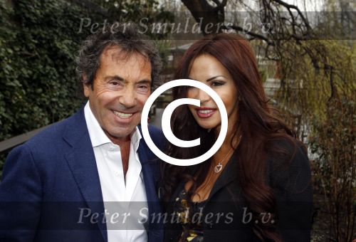 Amsterdam 18 maart 2012
Babyshower Nicolette v Dam en Bas Smit bij Artis. Ronnie Rosenbaum met vriendin
Peter Smulders bv