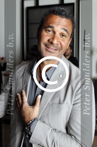 Amsterdam 2 februari 2012
Presentatie n ieuwe talkies in hotel de Dylan. Ruud Gullit met Nialaya en Buddha to Buddha armbanden
Peter Smulders bv
