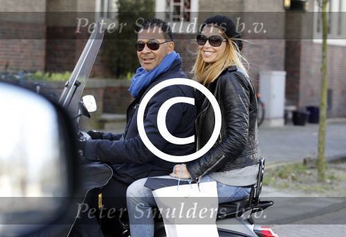 Amsterdam 11 maart 2012
Ruud en Estelle Gullit op Vespa Scooter.
Peter Smulders bv