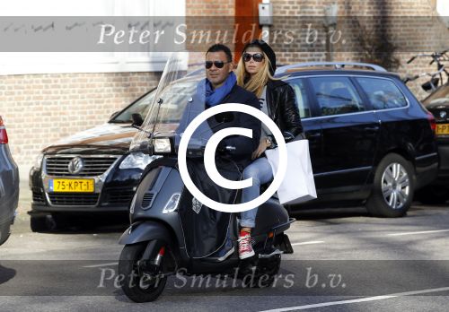 Amsterdam 11 maart 2012
Ruud en Estelle Gullit op Vespa Scooter.
Peter Smulders bv