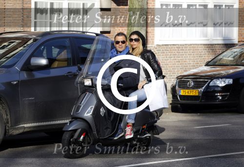 Amsterdam 11 maart 2012
Ruud en Estelle Gullit op Vespa Scooter.
Peter Smulders bv