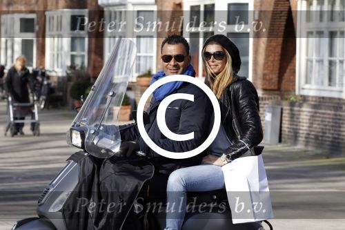 Amsterdam 11 maart 2012
Ruud en Estelle Gullit op Vespa Scooter.
Peter Smulders bv