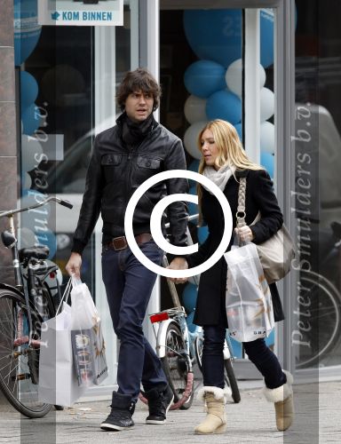 Amsterdam 5 maart 2012
Simon Keizer en zijn vriendin Annemarie aan het winkelen op de pc hooftstraat.
Peter Smulders bv