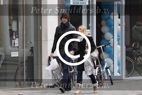 Amsterdam 5 maart 2012
Simon Keizer en zijn vriendin Annemarie aan het winkelen op de pc hooftstraat.
Peter Smulders bv