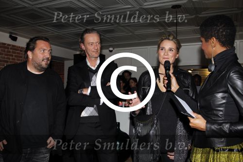 Amsterdam 1 februari 2012
Prsentatie van de nieuw LG Prada telefoon bij Bocinq. Sylvana Simons met Lieke v Lexmond Carli Hermes en Casper Reijnders
Peter Smulders bv