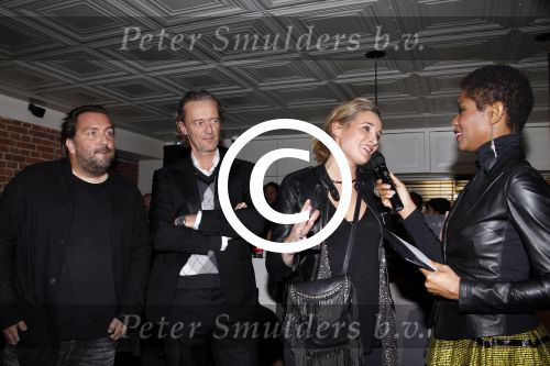 Amsterdam 1 februari 2012
Prsentatie van de nieuw LG Prada telefoon bij Bocinq. Sylvana Simons met Lieke v Lexmond Carli Hermes en Casper Reijnders
Peter Smulders bv