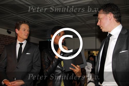 Amsterdam 1 februari 2012
Prsentatie van de nieuw LG Prada telefoon bij Bocinq. Sylvana Simons met mensen van LG
Peter Smulders bv