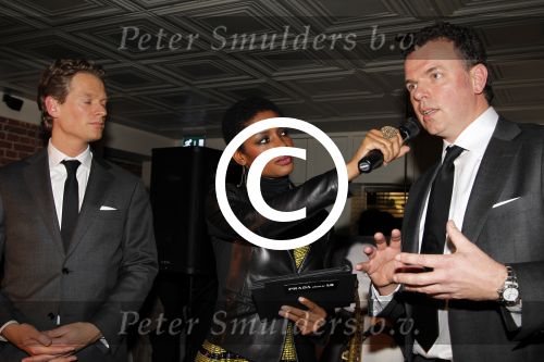 Amsterdam 1 februari 2012
Prsentatie van de nieuw LG Prada telefoon bij Bocinq. Sylvana Simons met mensen van LG
Peter Smulders bv