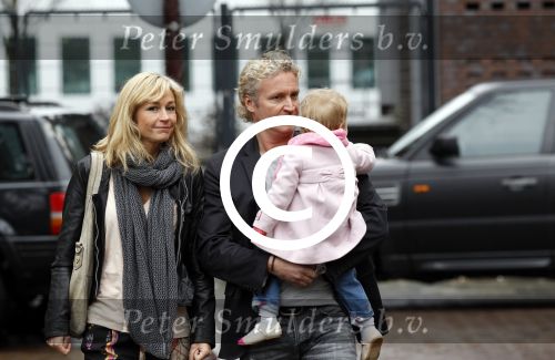 Amsterdam 18 maart 2012
Wendy v Dijk en Erland Galjaard met dochter Lizzy bij de babyshower van Nicolette v Dam.
Peter Smulders bv