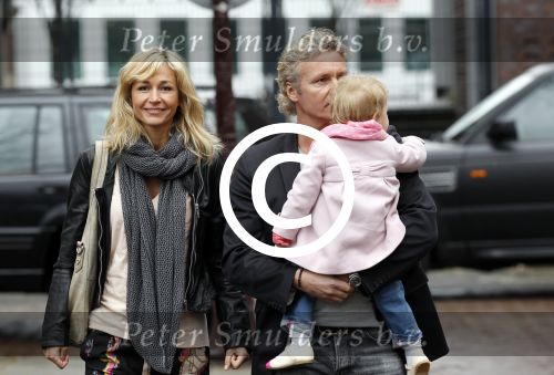 Amsterdam 18 maart 2012
Wendy v Dijk en Erland Galjaard met dochter Lizzy bij de babyshower van Nicolette v Dam.
Peter Smulders bv
