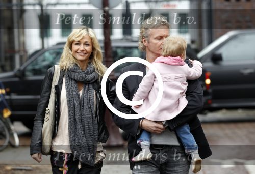 Amsterdam 18 maart 2012
Wendy v Dijk en Erland Galjaard met dochter Lizzy bij de babyshower van Nicolette v Dam.
Peter Smulders bv