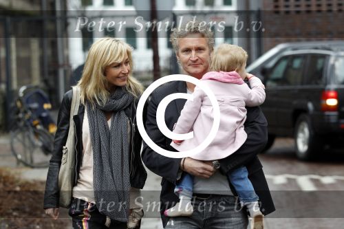 Amsterdam 18 maart 2012
Wendy v Dijk en Erland Galjaard met dochter Lizzy bij de babyshower van Nicolette v Dam.
Peter Smulders bv