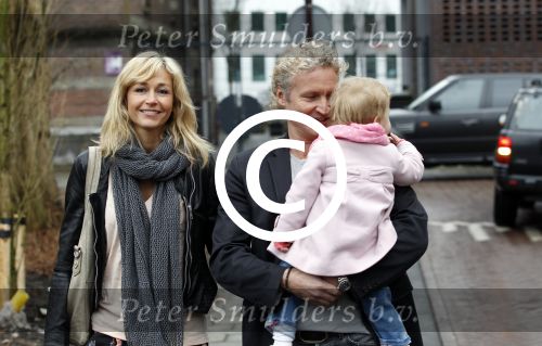 Amsterdam 18 maart 2012
Wendy v Dijk en Erland Galjaard met dochter Lizzy bij de babyshower van Nicolette v Dam.
Peter Smulders bv