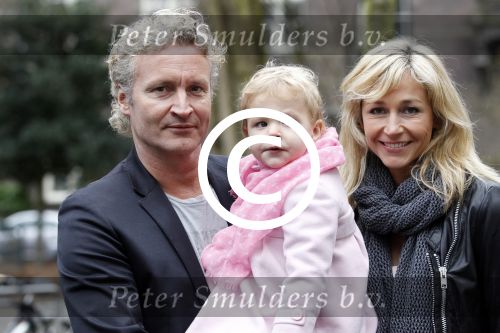 Amsterdam 18 maart 2012
Wendy v Dijk en Erland Galjaard met dochter Lizzy bij de babyshower van Nicolette v Dam.
Peter Smulders bv