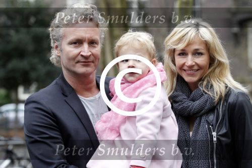 Amsterdam 18 maart 2012
Wendy v Dijk en Erland Galjaard met dochter Lizzy bij de babyshower van Nicolette v Dam.
Peter Smulders bv