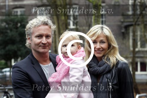 Amsterdam 18 maart 2012
Wendy v Dijk en Erland Galjaard met dochter Lizzy bij de babyshower van Nicolette v Dam.
Peter Smulders bv