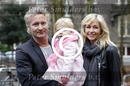 Amsterdam 18 maart 2012
Wendy v Dijk en Erland Galjaard met dochter Lizzy bij de babyshower van Nicolette v Dam.
Peter Smulders bv